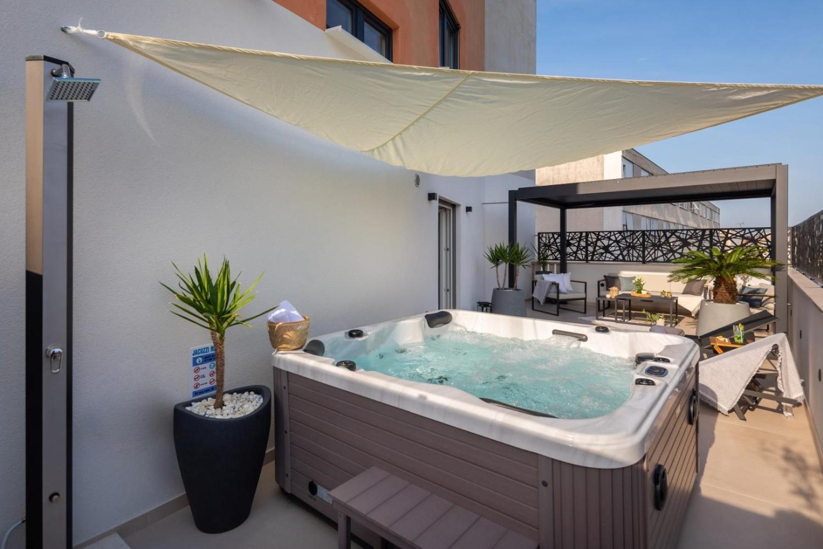 Luxury Apartment Silvery In Split Center With Jacuzzi, Sauna And Parking Exteriör bild